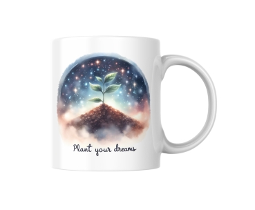 Keramiktasse mit der Illustration einer jungen Pflanze, die unter einem leuchtenden Sternenhimmel wächst, und dem Text 'Plant your dreams'. Symbol für Hoffnung, Wachstum und Inspiration.